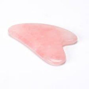 MOUNT LAI THE ROSE QUARTZ GUA SHA TOOL